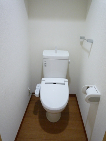 アクロス久米川222のトイレ|ウォシュレット付き