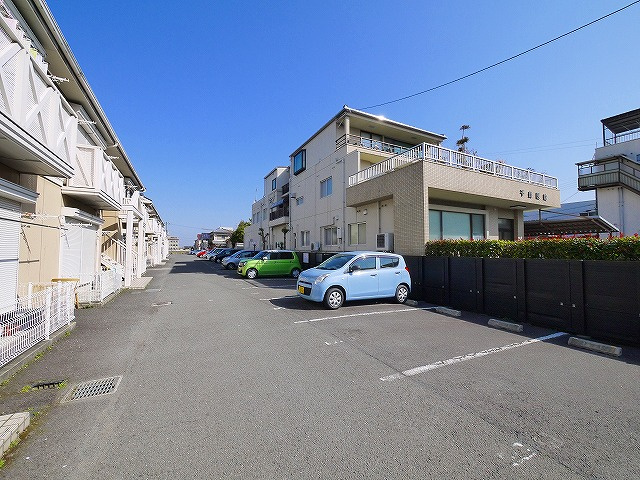 アメニティフォレストＡの駐車場|駐車場があるので、車を買う予定の方も安心です
