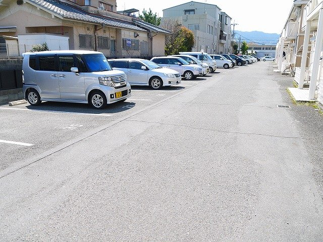 アメニティフォレストＡの駐車場|駐車場完備です