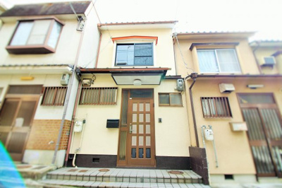 【外観】 | 東山区本町22丁目　中古テラス | 京阪「鳥羽街道駅」徒歩4分　ＪＲにもアクセス可能で通勤・通学にとても便利！生活便利な立地です。