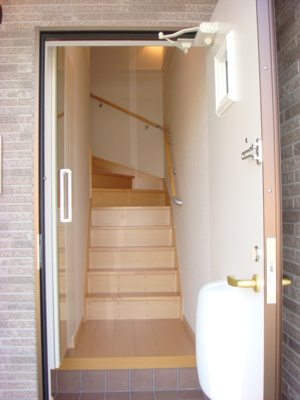 【エントランス】 | クローバー三城Ｂ