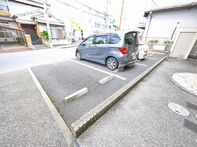 ラフィーネ（東九条町）の駐車場|車をお持ちの方に嬉しい駐車場付きの物件です