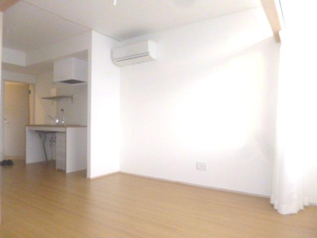 イチカワアパートメンツ＋アトリエの洋室