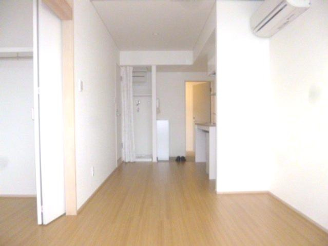 イチカワアパートメンツ＋アトリエの洋室