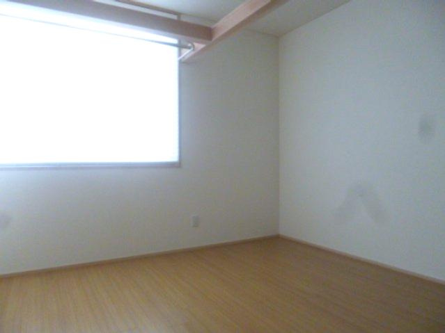 イチカワアパートメンツ＋アトリエの洋室