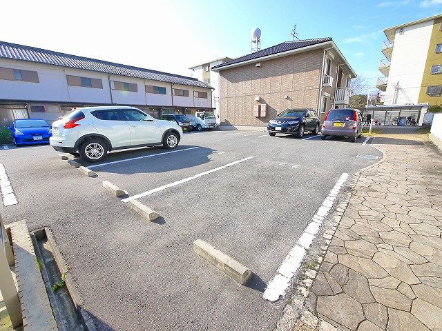 カリーノCの駐車場