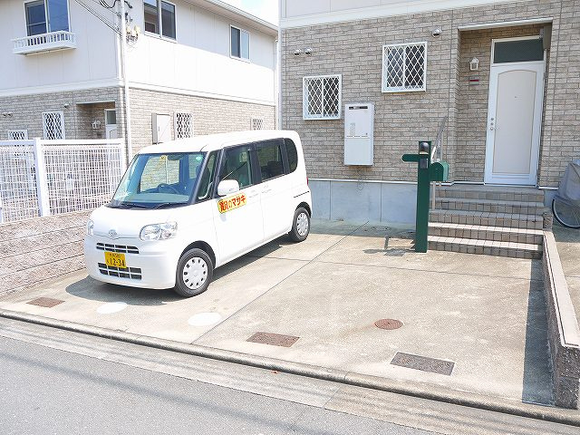 ルシアコート精華台Aの駐車場