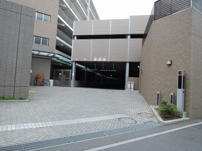 【駐車場】 | テラス横浜富岡 | 駐車場入口