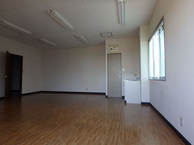 オフィスしらが　事務所の内装