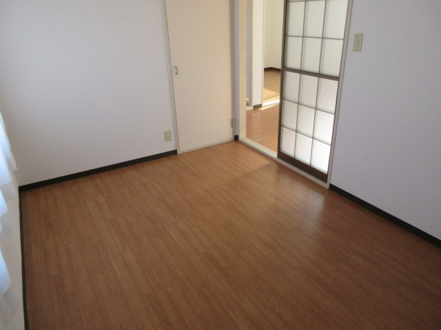 イワサキハイツの洋室