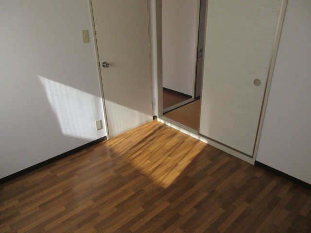 イワサキハイツの洋室