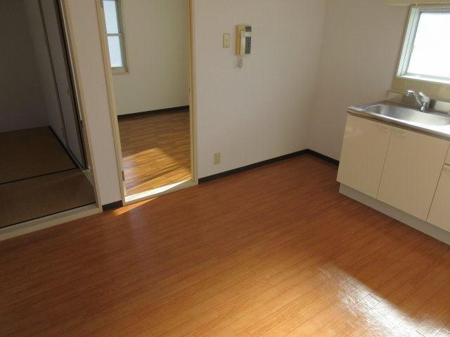 イワサキハイツの居間・リビング