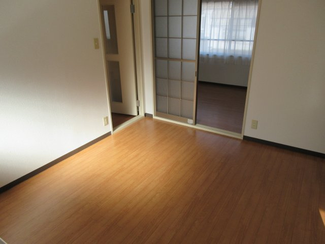 イワサキハイツの居間・リビング