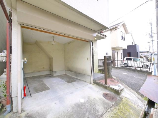 冨森邸の駐車場