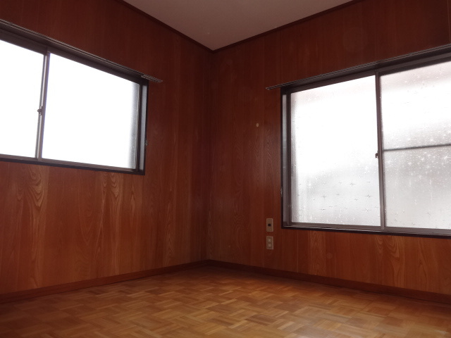 東村山市本町３丁目の一戸建ての洋室
