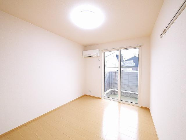 メゾンラフィーネ（外山）の洋室|個人の部屋や寝室として使える洋室です