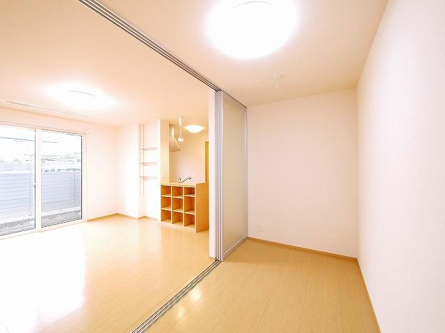 メゾンラフィーネ（外山）の洋室|落ち着いた色調の洋室です