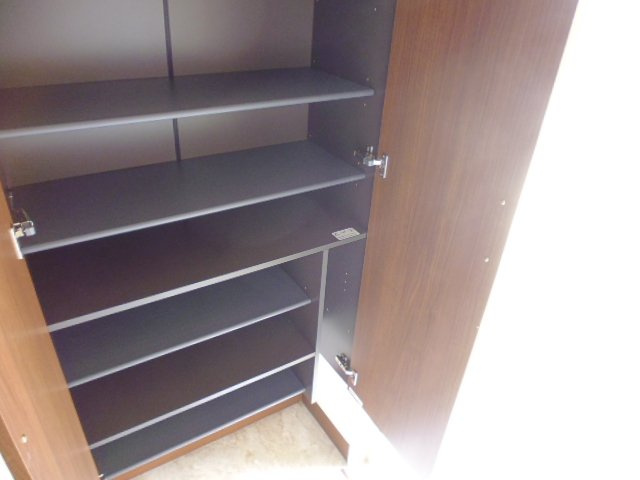 アドラブール　Ｈの玄関|シューズボックス