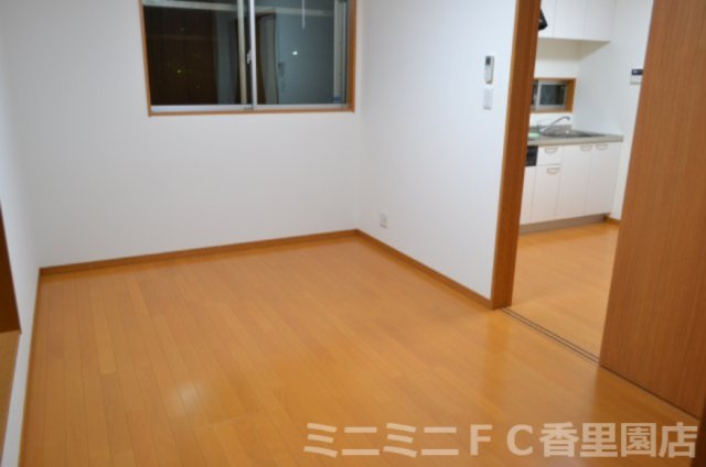 ラ・フォートの内装|角部屋なので側面にも窓があります