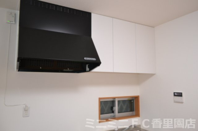 ラ・フォートのキッチン|キッチン収納棚もあります。