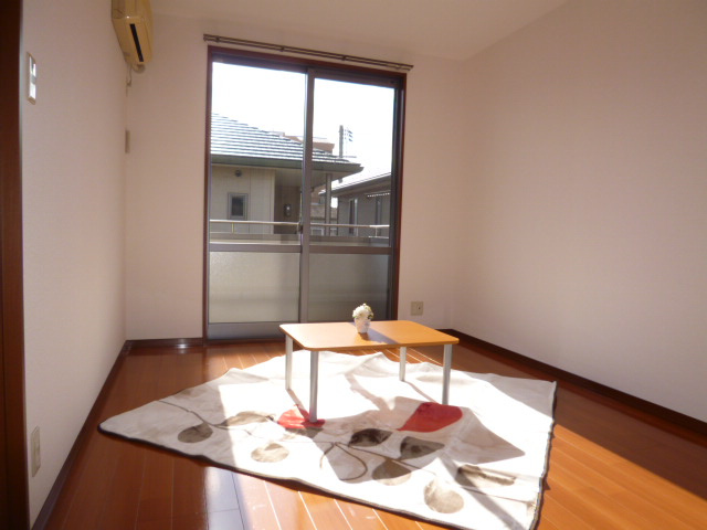 フローラルコートＢの居間・リビング