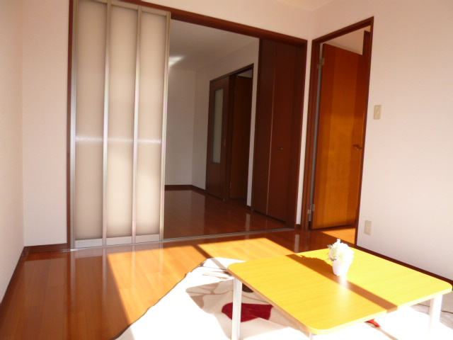 フローラルコートＢの居間・リビング