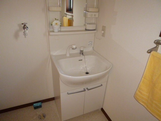 フローラルコートＢの独立洗面台|洗髪洗面化粧台