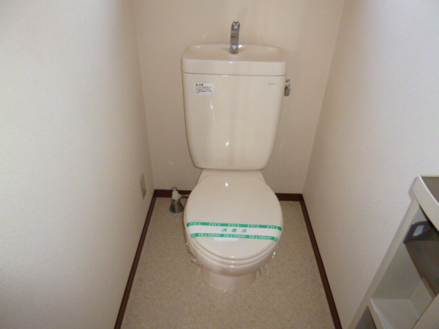 フローラルコートＢのトイレ|シャワー付きトイレ