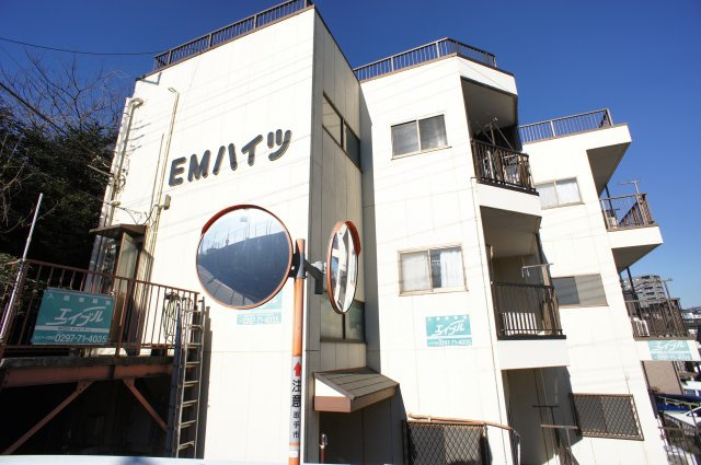 EMハイツの外観