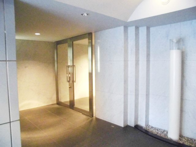 グランドメゾン本郷参丁目のエントランス