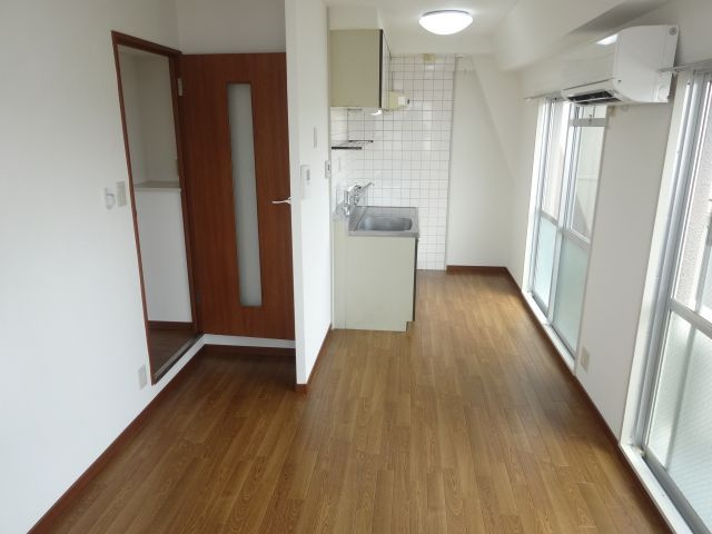 コンフィメゾン中山寺の居間・リビング