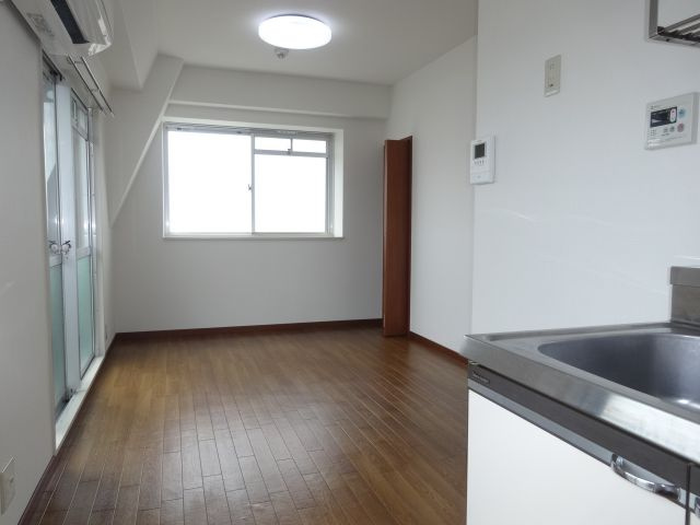 コンフィメゾン中山寺の居間・リビング