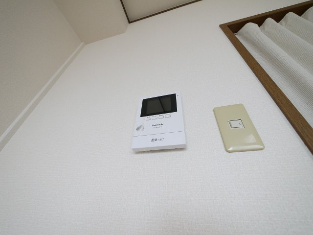 桜館のセキュリティ|お顔が見えるモニター付きインターホンもございます。