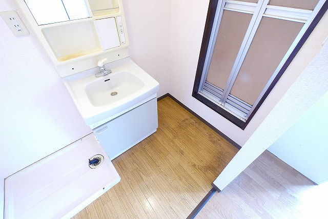ラポール　Ａ　Ｂの洗面所|広い洗面スペース