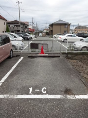 【駐車場】 | フローラハイツみのり | 敷地内の駐車場月額５０００円！