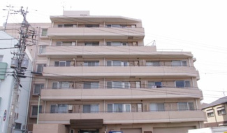 【外観】 | 全居室収納可能なためとても便利です！東向きのため毎朝朝日が差し込みます♪