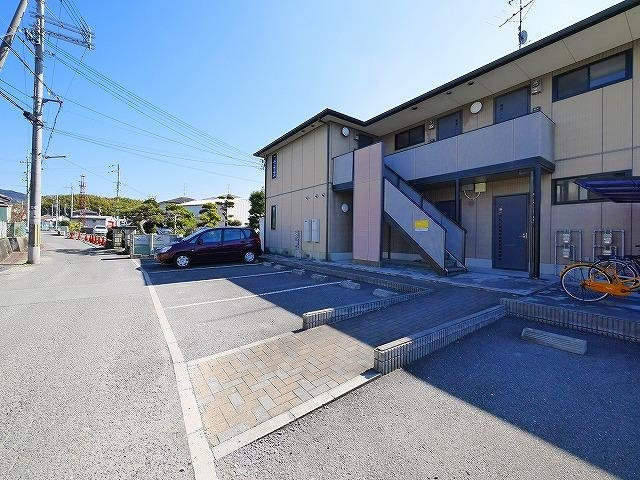 ヴァロワールの駐車場|駐車スペースもあります