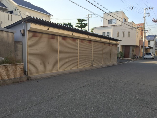 浜町　シャッター付室内駐車場の外観