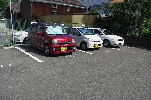 油阪モータープールの外観