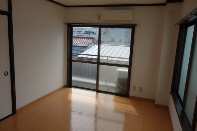 足立区足立１丁目の賃貸マンションの居間・リビング