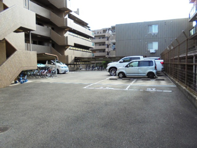 【駐車場】 | シャトレ上山手 | 敷地内駐車場★