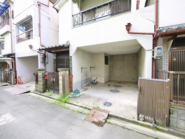 南京終丸山戸建の駐車場|駐車場1台付きです。
