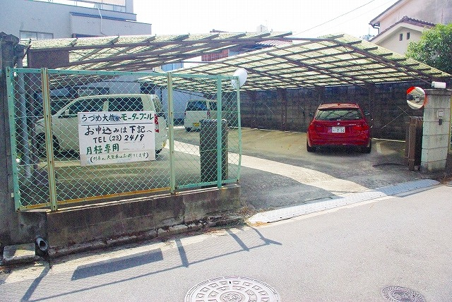 うづめ大教会モータープールの外観