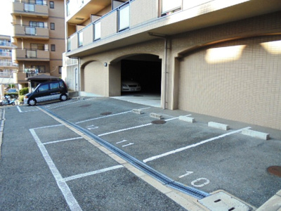 【駐車場】 | サンライズⅢ | 敷地内駐車場★