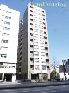 【外観】 | 新宿御苑の高層マンション13階建ての9階です。眺望良好・風通し良好。