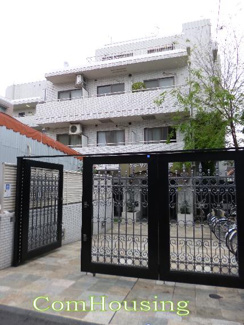 【外観】 | JR「新大久保」駅徒歩４分。副都心線、大江戸線「東新宿」駅徒歩６分。「大久保」駅徒歩８分。