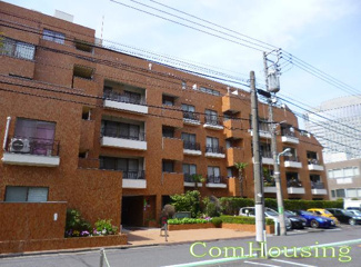 【外観】 | 小田急線「南新宿」駅徒歩４分の閑静な住宅街。総戸数９７戸。