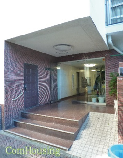 【エントランス】 | スロープがあるのでベビーカーも楽々です