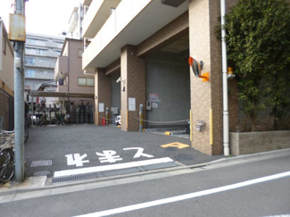 【駐車場】