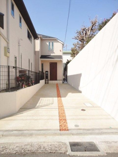 【駐車場】 | 外溝も綺麗になりました。車も２台ゆったり置けます。